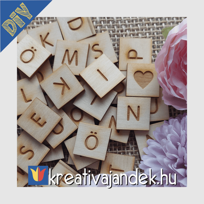 Scrabble betűk fából 2x2 cm-es méretben