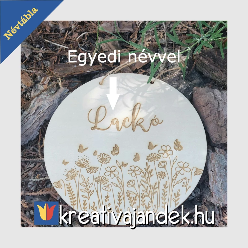 névvel gravírozott névtábla fából